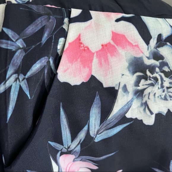 Showpo navy floral strapless playsuit size 14/XL NWT - Picture 7 of 8